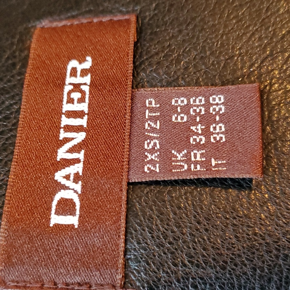 Danier leather hooded jacket - Picture 6 of 16